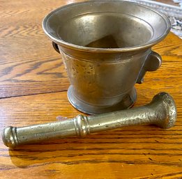Antique Brass Mortar And Pestle (CTF10)