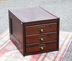 Small Vintage Oak Cabinet (CTF10)