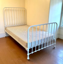 Antique White Painted Iron Bed (CTF30)