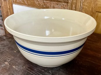 Vintage 8 Quart Roseville Mixing Bowl (CTF10)