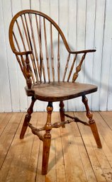 18th C. Continuous Arm Windsor Chair (CTF10)