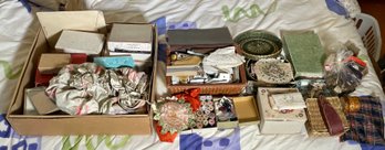 Antique And Vintage Sewing Materials (CTF10)