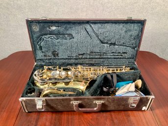 Vintage Yamaha YAS-23 Brass Saxophone With Case (CTF20)