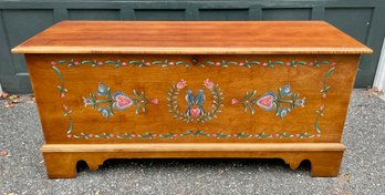 Lane Furniture Painted Cedar Blanket Box (CTF10)