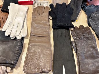 Ladies Leather Gloves, 30pr.  (CTF10)