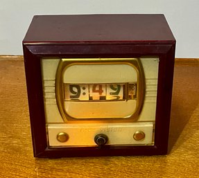 1955 Red Bakelite TV Desk Clock