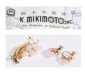 Vintage (1966) 14k Gold Mikimoto Pearl Pin & Screwback Earring Set (CTF10)