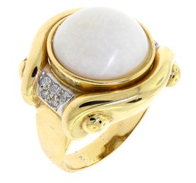 18k Gold White Coral & Diamond Ring (CTF10)