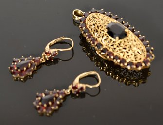 Toliro Italian 18k Gold And Garnet Pin/pendant With 8k Earrings (CTF10)