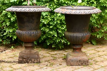 Pr. Cast Iron Garden Urns (CTF30)