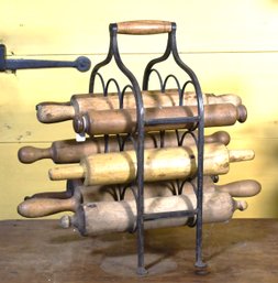 Vitnage Iron Wine Rack With 8 Rolling Pins (CTF20)