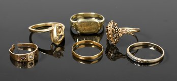 Six Vintage Gold Rings (CTF10)