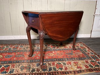 18th C. QA Mahogany Drop Leaf Table (CTF20)