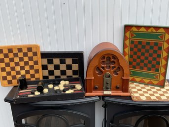 Vintage Radio And Game Boards (CTF10)