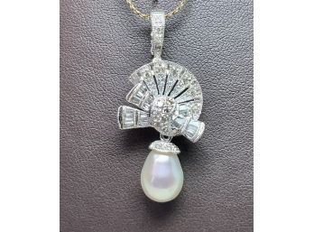 18K Gold Pearl And Diamond Pendant (CTF10)