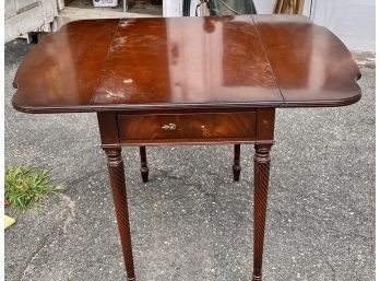 Federal Style Mahogany Drop Leaf Table (CTF20)