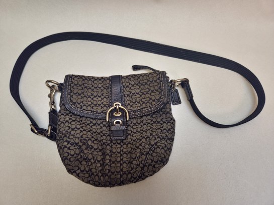 Designer COACH Signature Bag - Stylish Crossbody With Black Leather Trim And Adjustable Strap