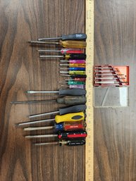 24 Piece Lot Of Screwdrivers Assorted Brands Sizes Shapes