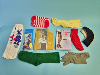 Lot If Cool Vintage Delicate Garments Bugs Bunny Sox Socks