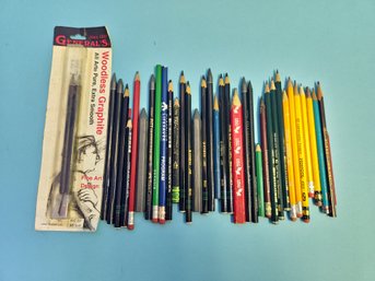 Mixed Lot Vintage Artists Pencils