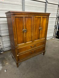 Vintage MCM Dresser Dovetailed Drawers