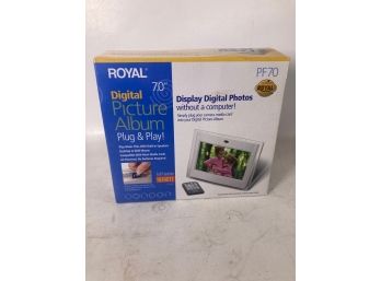 Royal 7 Inch Digital Picture Album