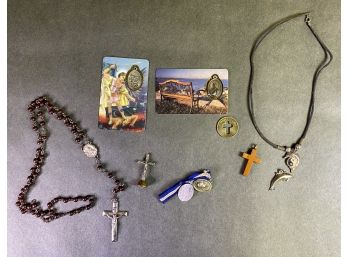 Mixed Lot Of Religious Jewelry: Crosses, Rosary, Medals, And Pendants