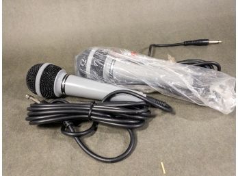 Set Of 2 Wired Dynamic Microphones With 1/4 Inch Jack Cables - High Quality