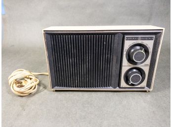 General Electric AM/FM Radio Model C-403E Vintage Retro Electric Radio