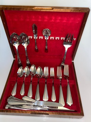 Waterford Stainless Flatware Serv For 8