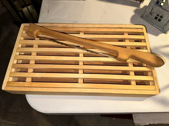 Wood Bread Cutting Tray With Serrated Knife