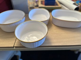 4 Piece White And Gold Corningware Set