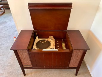 GE Vintage Stereo Cabinet With Turntable And Tuner