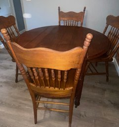 Antique Round Table With 4 Chairs