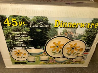 NIB 45 Piece Stoneware By Hara Desiree Dinnerware