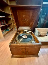 Oak Table Top Victor Victrola Talking Machine VV-IX Early 1900s-20s