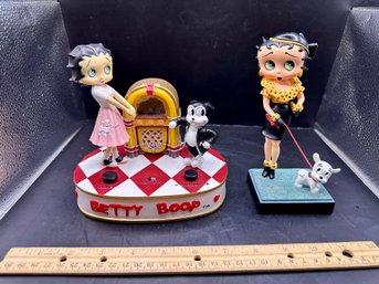 BETTY BOOP POLYRESIN RADIO / OUT FOR A STROLL FIGURINE