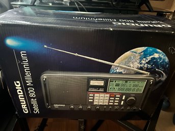 NIB Grundig Satellit 800 Millennium Shortwave World Band AM FM Radio