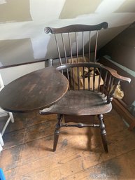 AMERICAN COMB BACK WINDSOR CHAIR WITH WRITING ARM