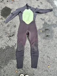 Youth Wet Suit. Med-Large