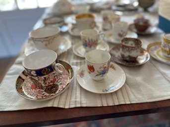 Lot Of 10 Cups And Saucers