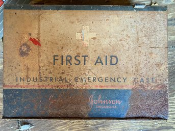 Vintage Metal Emergency First Aid Case