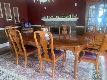 Dining Room Table & 6 Chairs