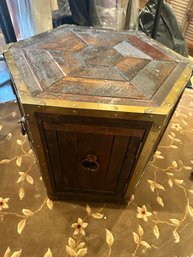 6-sided Table With Storage
