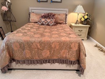 Queen Bed With Linens