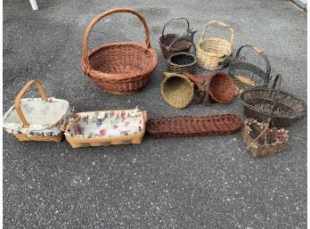 Lot Of Baskets. (2 Are Longaberger)