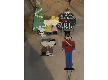 Holiday Lawn Decor