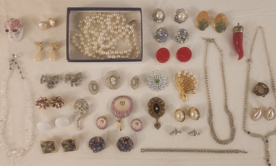 27 Piece Costume Jewelry Lot
