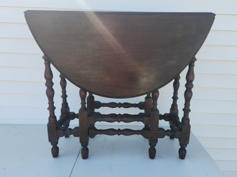 Mahogany Gate Leg Table With Drawer