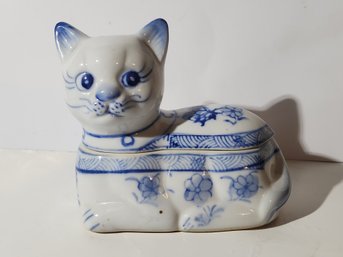 Chinese Blue And White Porcelain Cat Box